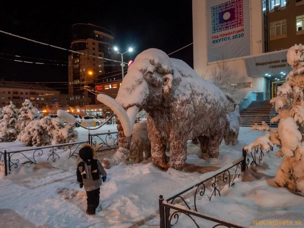 Socha mammuta z ľadu v Jakutsk