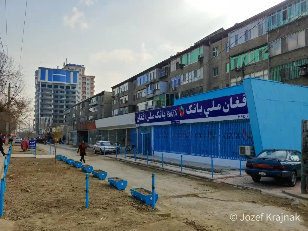 V Kábule mnohé ulice a štvrte vyzerajú rovnako ako v bývalej republike ZSSR, čo je dôsledok ruského vplyvu v minulosti.