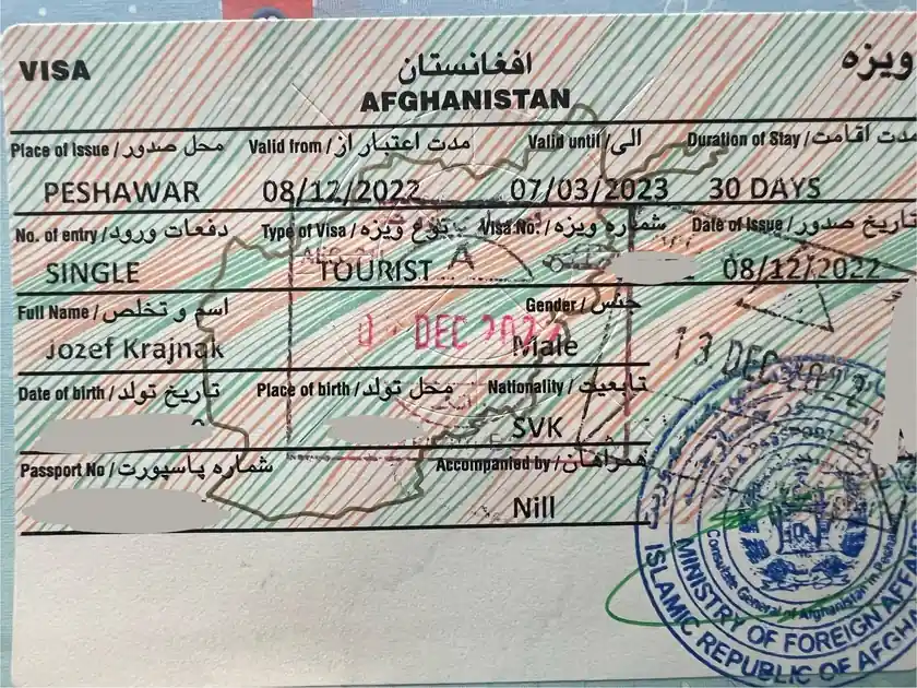 Takto vyzerá afganské vízum. Všimnite si, že som ho dostal bez priloženej fotografie