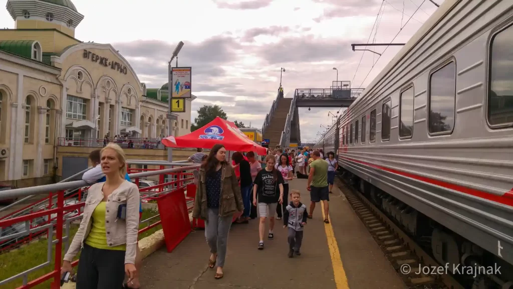 Železničná stanica v Rusku pri cestovaní transsibírskymi vlakmi