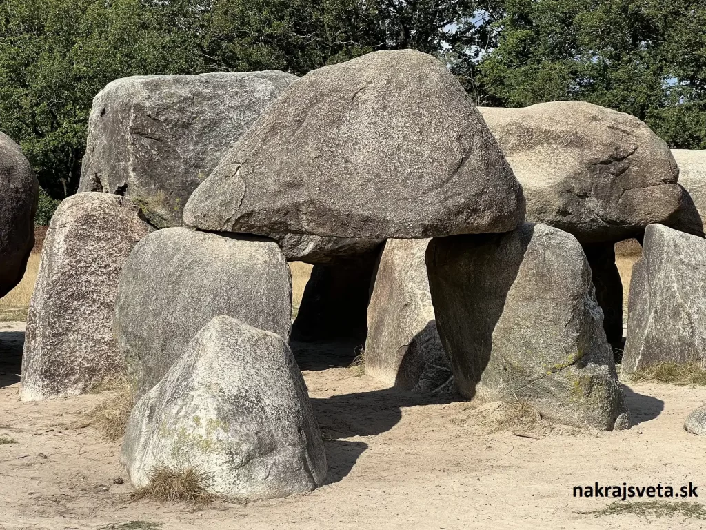 holandsko-dolmeny-cestovanie-nakrajsveta