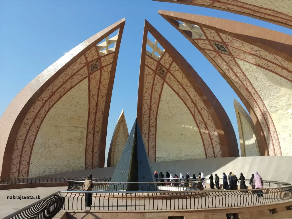 Cestovanie po Pakistane islamabad monument